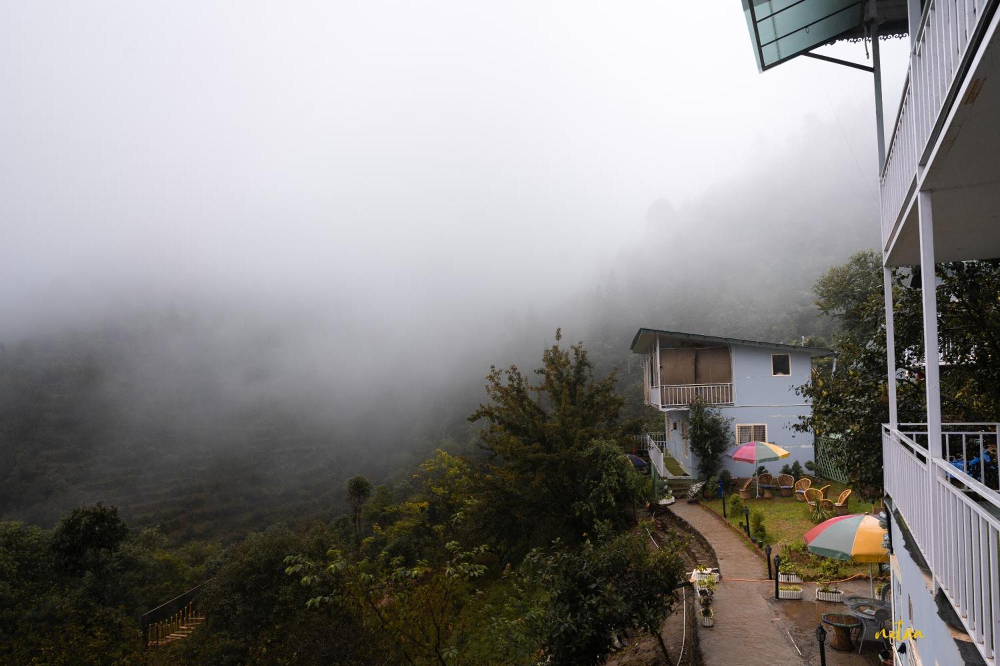 The Rare One'S Mukteshwar - Resort & Cafe Exterior photo